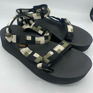 Teva Flatform Universal women’s size 9